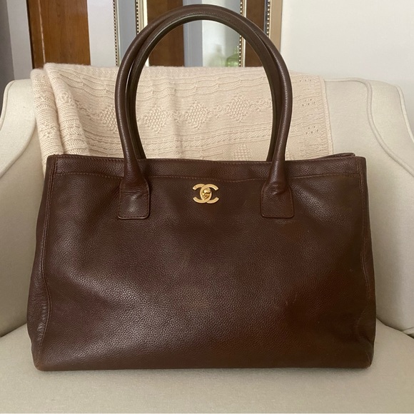 CHANEL Handbags - Chanel Executive Cerf Caviar Tote Leather